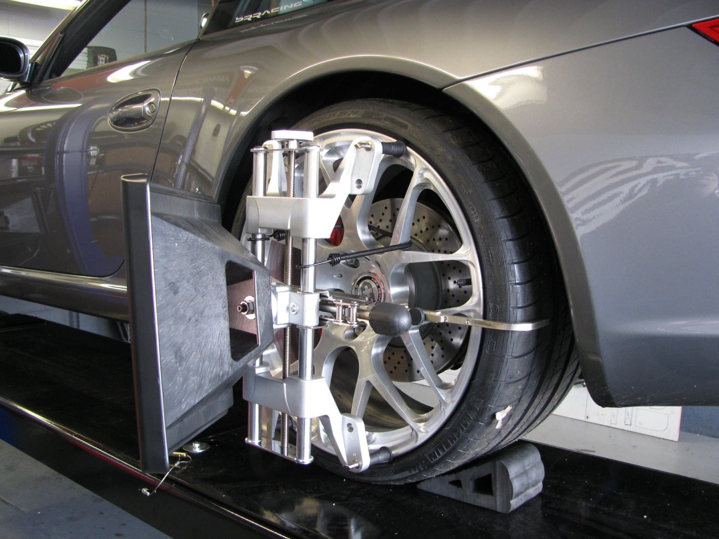 Touchless Tire Mounting, Alignment, Tires: Porsche, BMW, Audi, Mini, MBZ